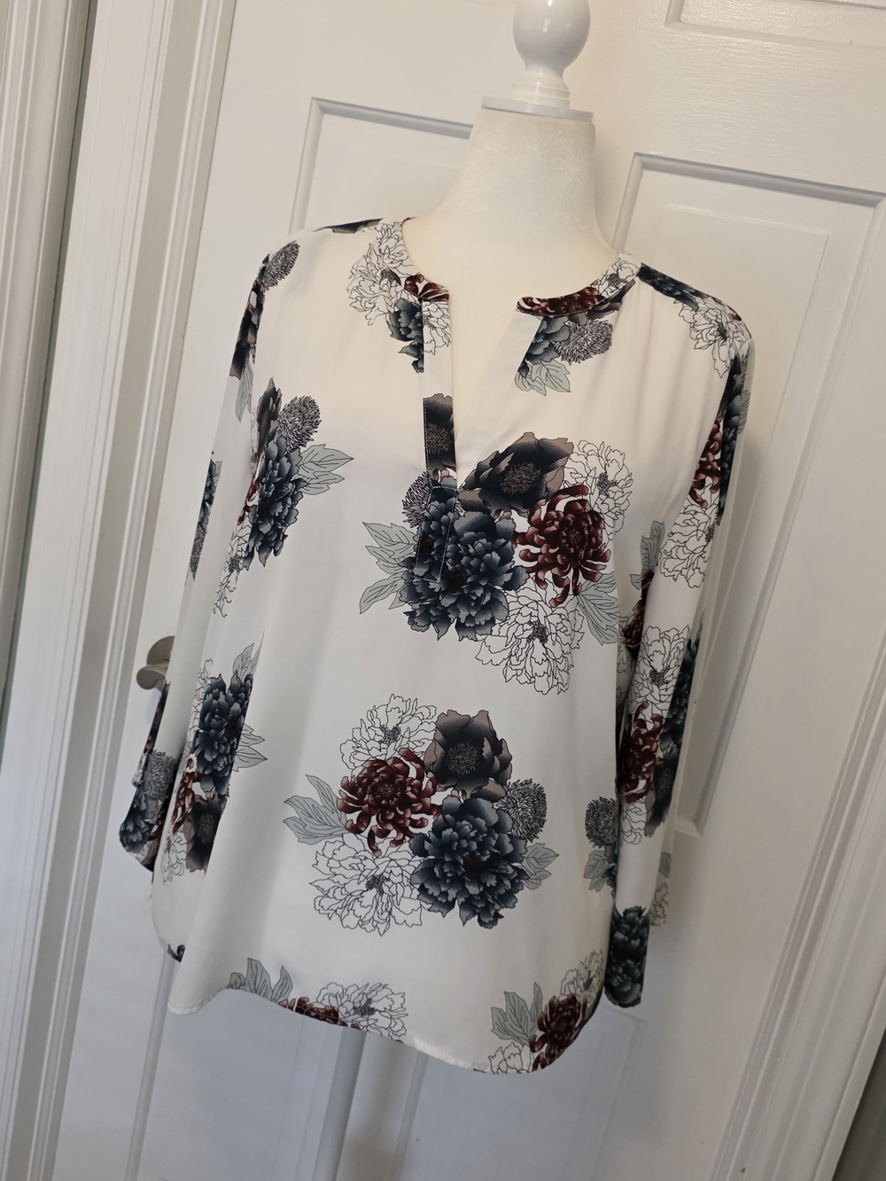 Daniel Rainn White Floral Split-Neck Blouse W/Burgundy & Slate In Color Size XL
